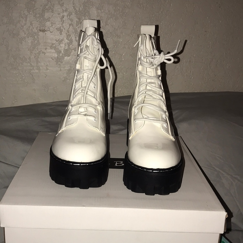 Bamboo shoes, brand new, size 10,